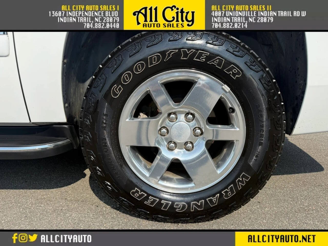 Used 2009 GMC Yukon XL Denali RWD image 15