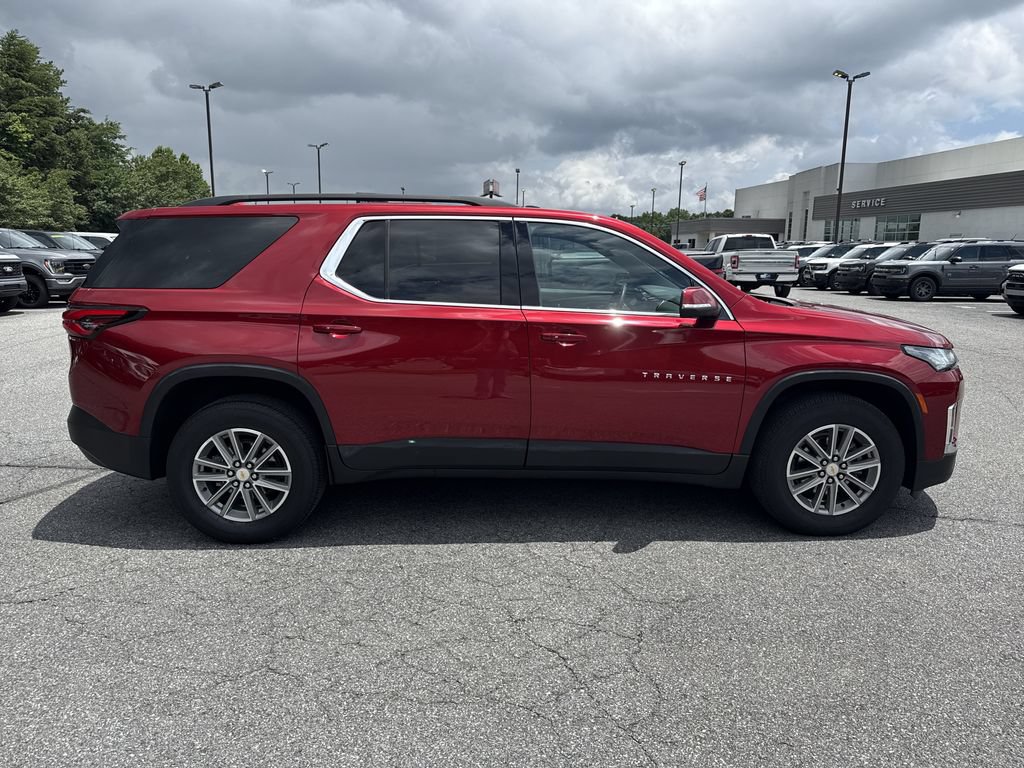 Used 2023 Chevrolet Traverse LT FWD image 8