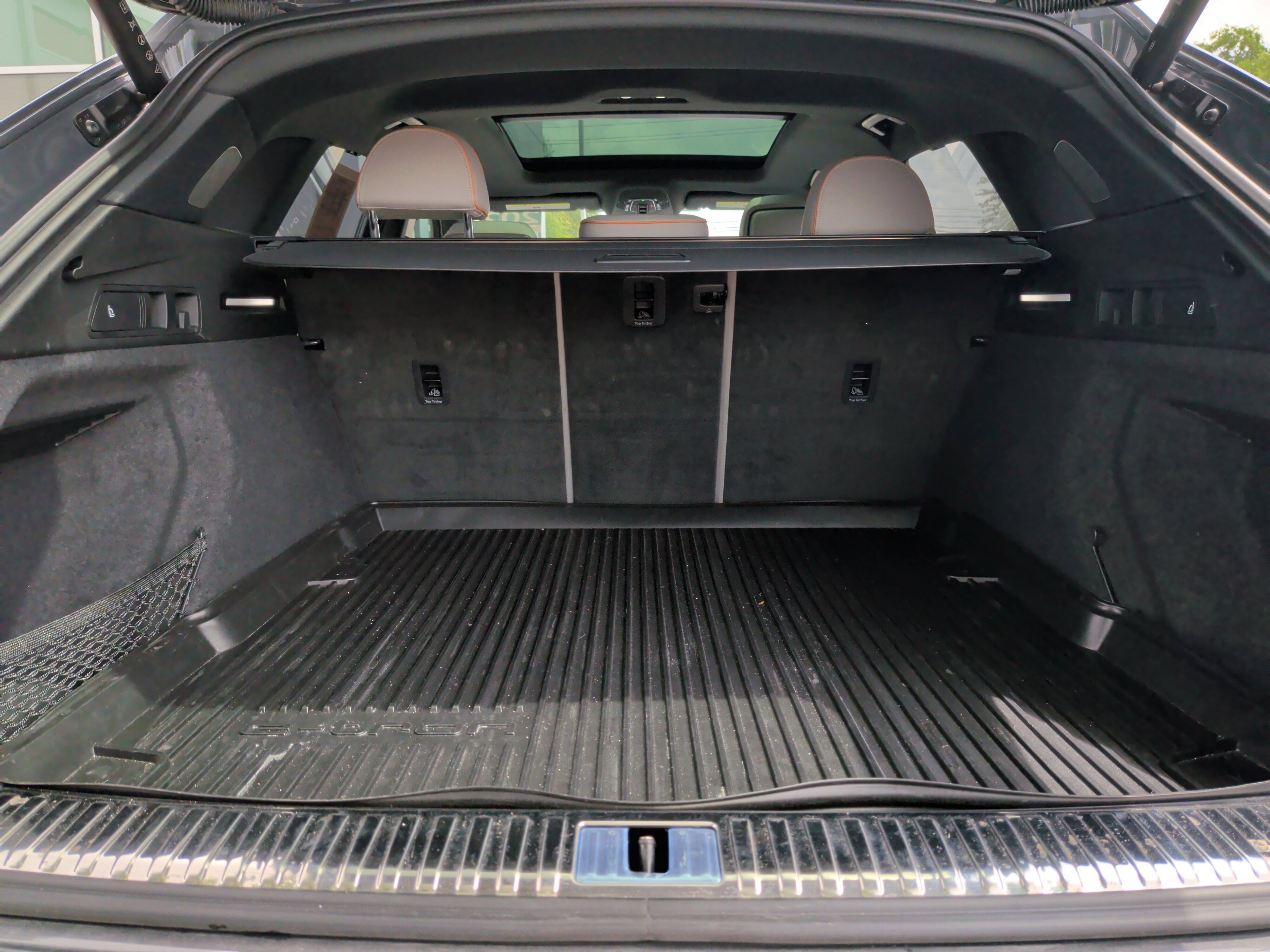 Used 2024 Audi Q8 e-tron Prestige w/ Prestige Package image 36