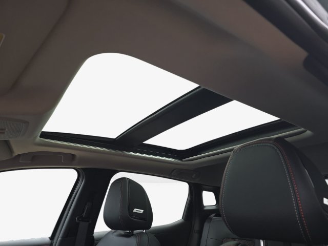 New 2027 Nissan Kicks SR w/ SR Premium Package FWD image 31