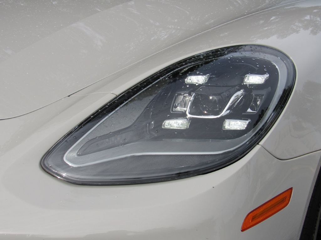 Used 2023 Porsche Panamera image 11