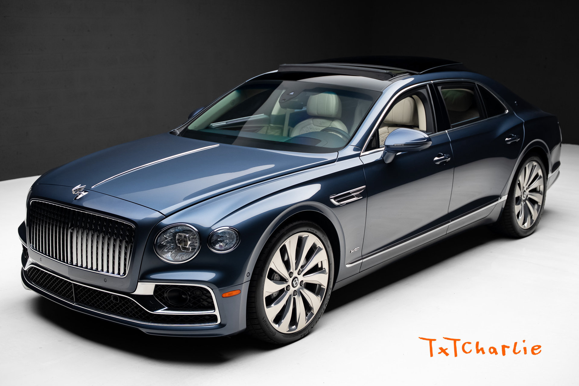 Used 2020 Bentley Flying Spur W12 AWD/4WD image 1