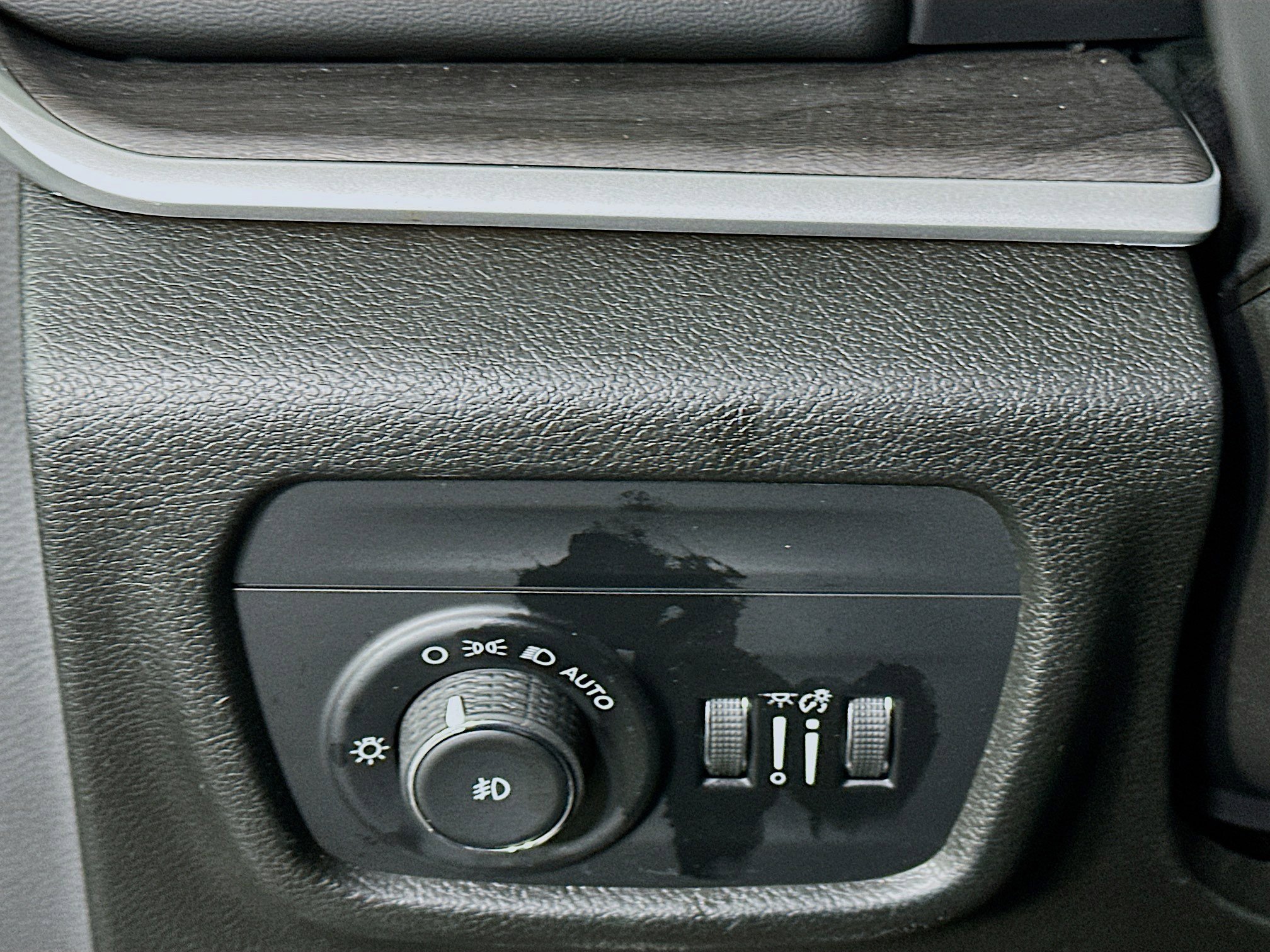 Used 2023 Jeep Grand Cherokee Limited image 17