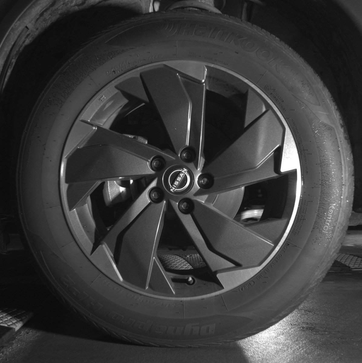 Used 2025 Nissan Rogue SV image 12