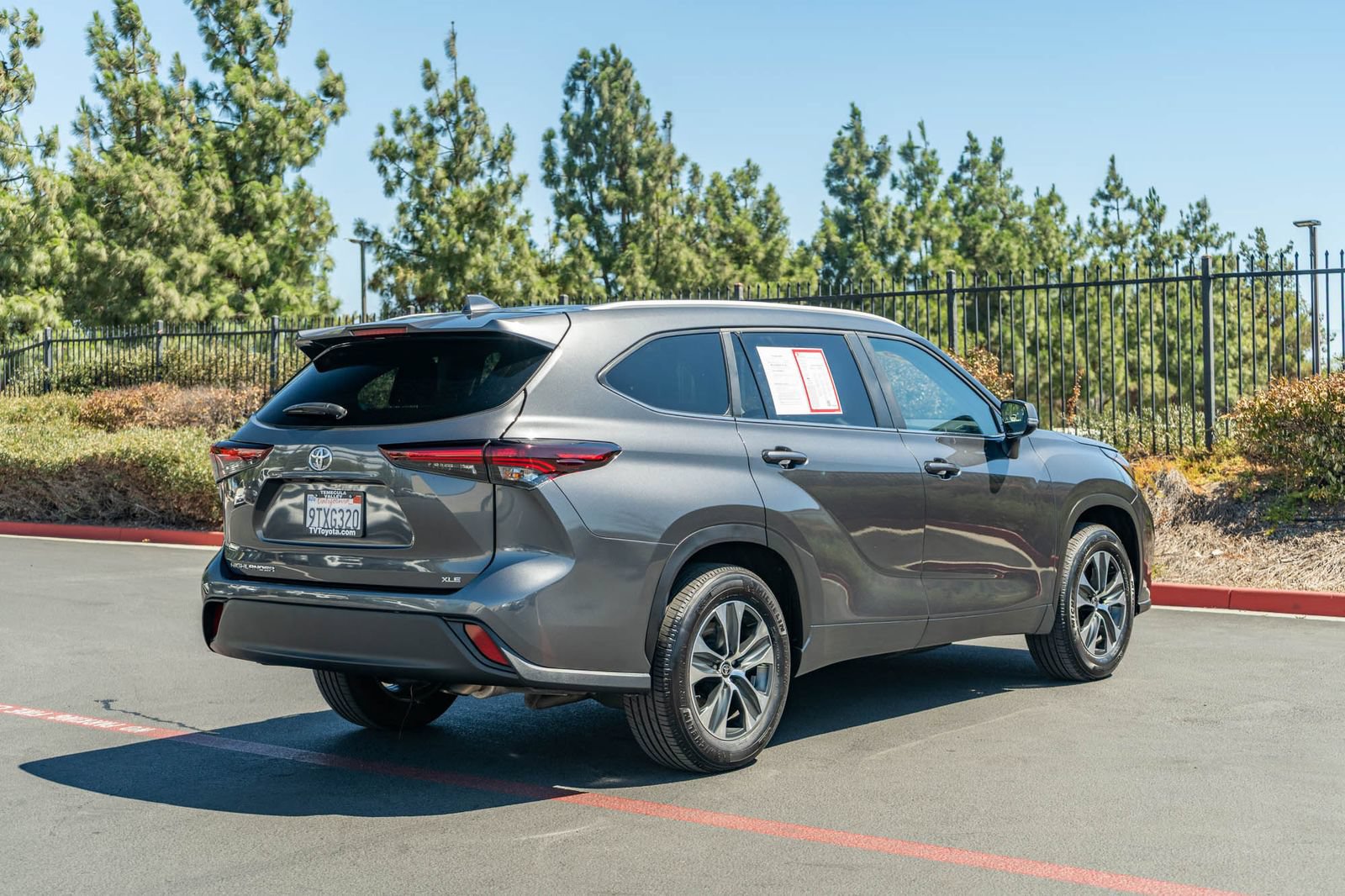 Certified 2025 Toyota Highlander XLE FWD image 11