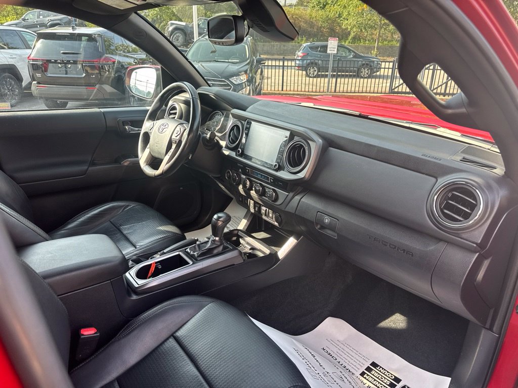 Used 2020 Toyota Tacoma TRD Sport w/ TRD Premium Sport Package AWD/4WD image 36