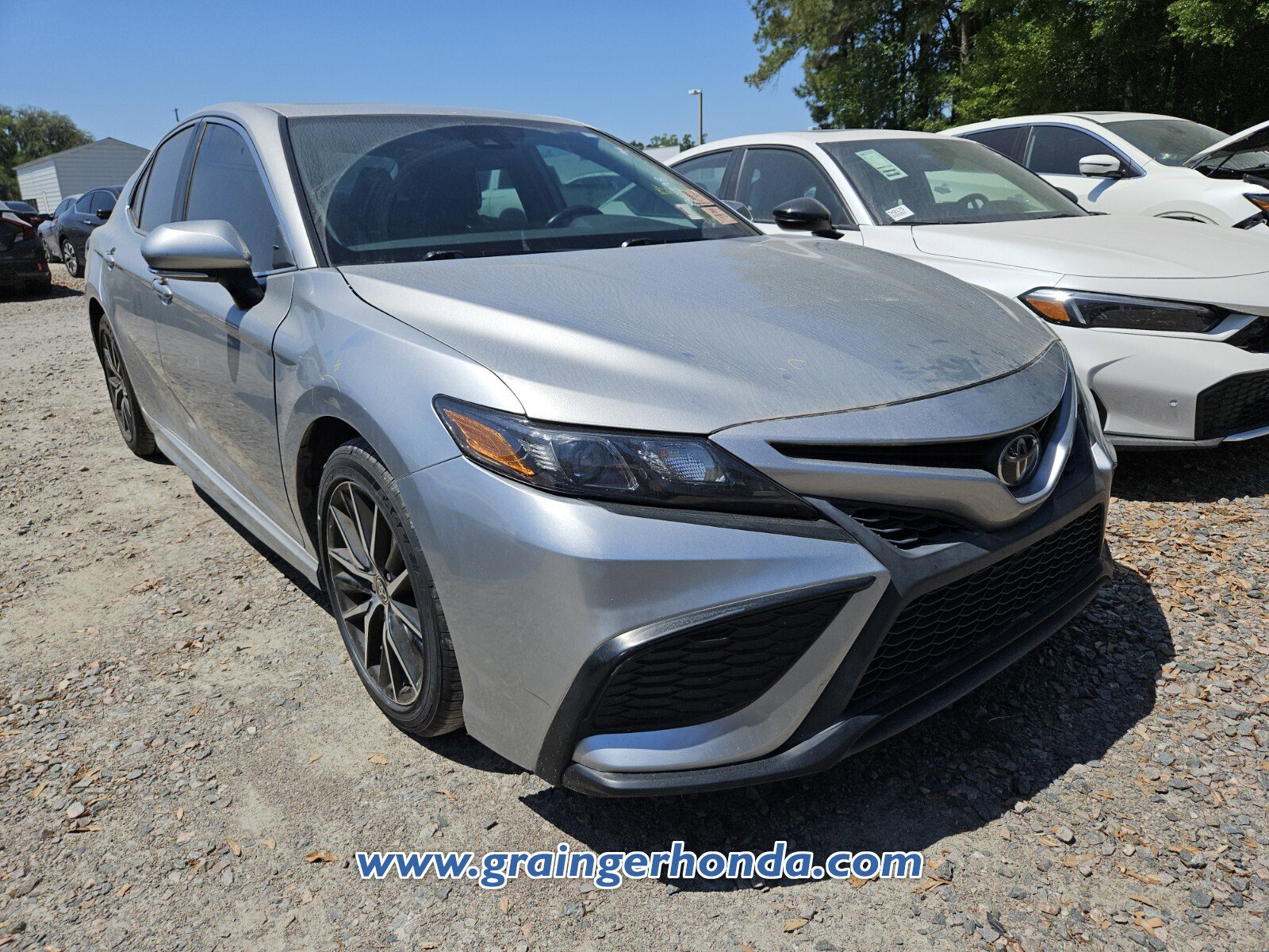Used 2021 Toyota Camry SE w/ Convenience Package FWD image 5