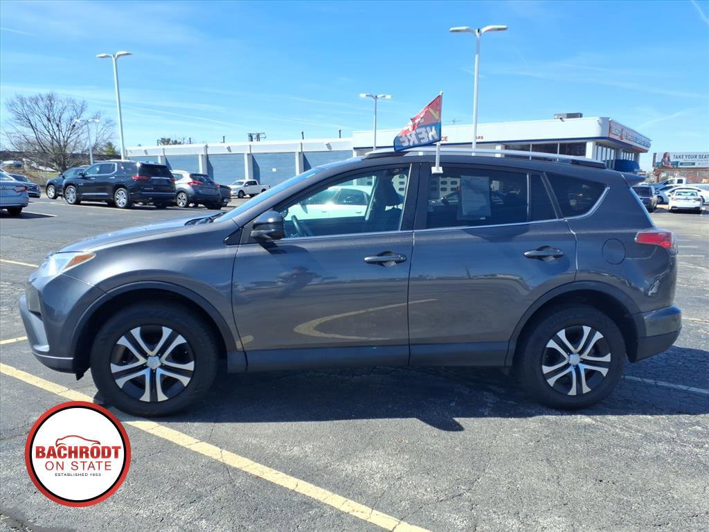 Used 2018 Toyota RAV4 LE AWD/4WD image 4