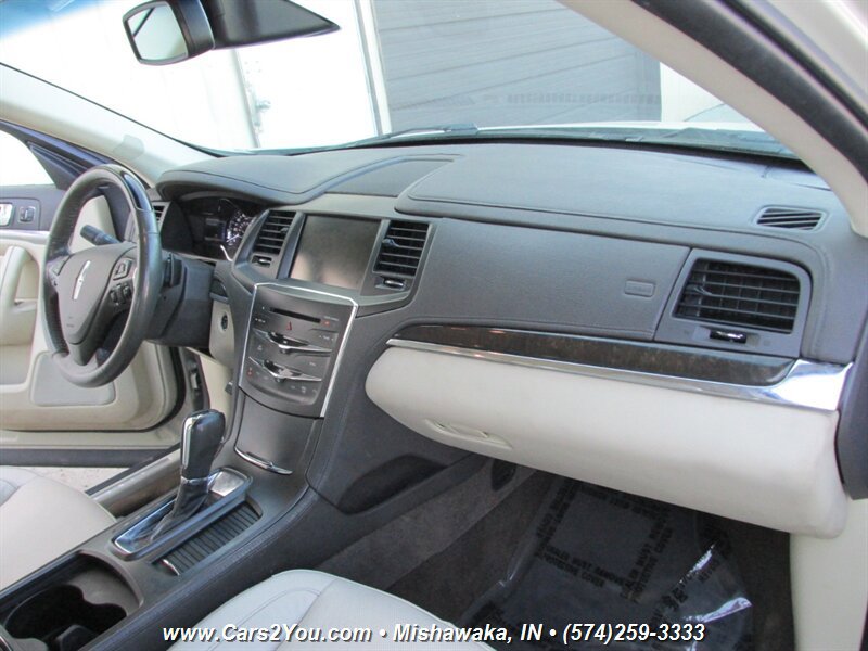 Used 2014 Lincoln MKS AWD image 19