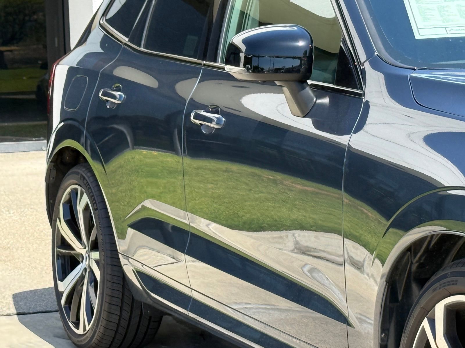 Used 2022 Volvo XC60 T8 R-Design w/ Advanced Package image 10