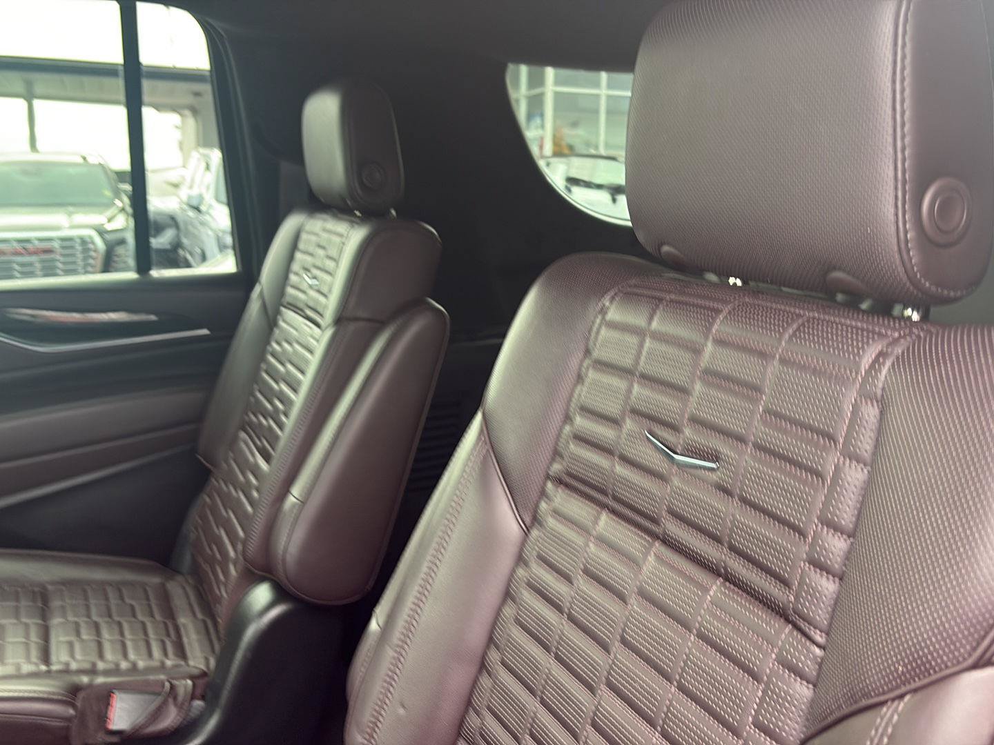 Used 2023 Cadillac Escalade ESV Premium Luxury Platinum AWD/4WD image 32