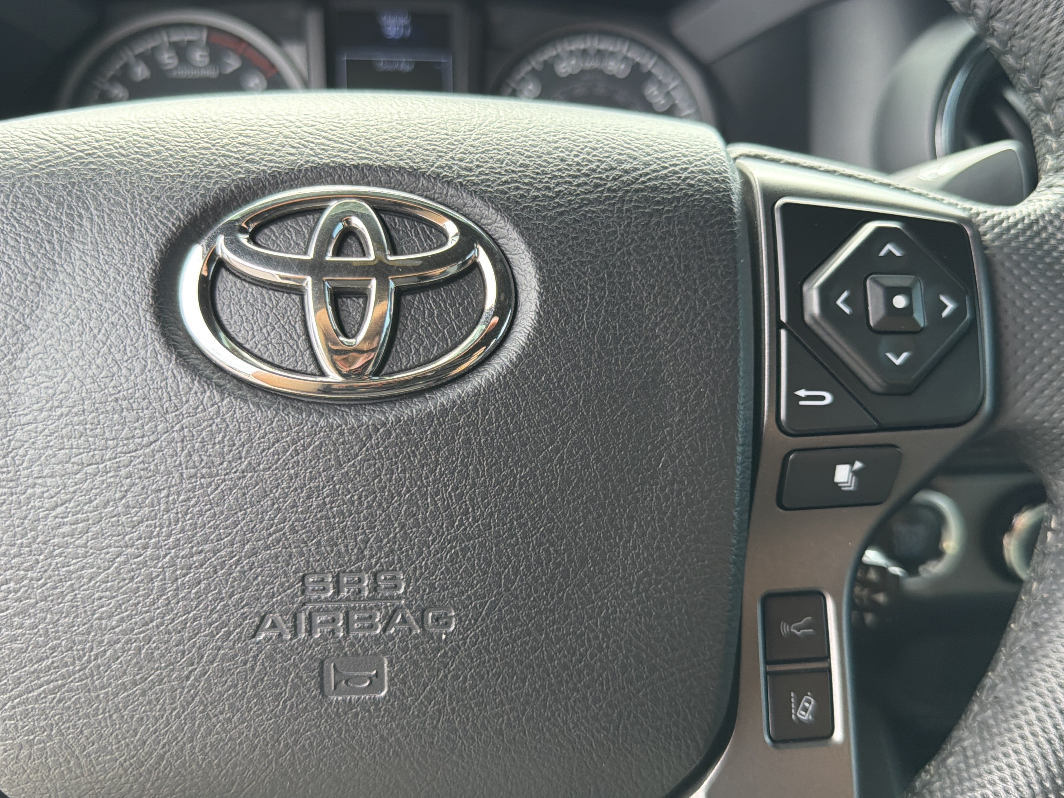 Certified 2021 Toyota Tacoma TRD Off-Road AWD/4WD image 11