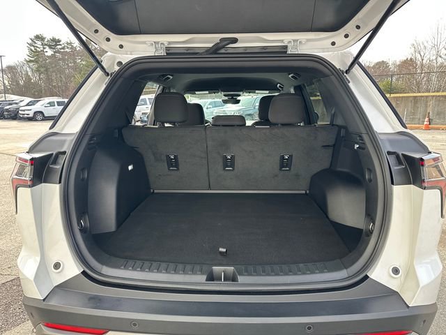 Used 2025 Chevrolet Equinox LT w/ Safety and Technology Package image 13