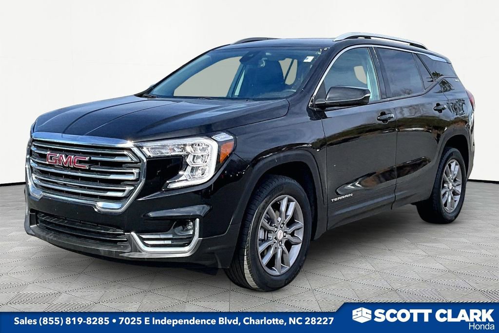 Used 2024 GMC Terrain SLT image 3