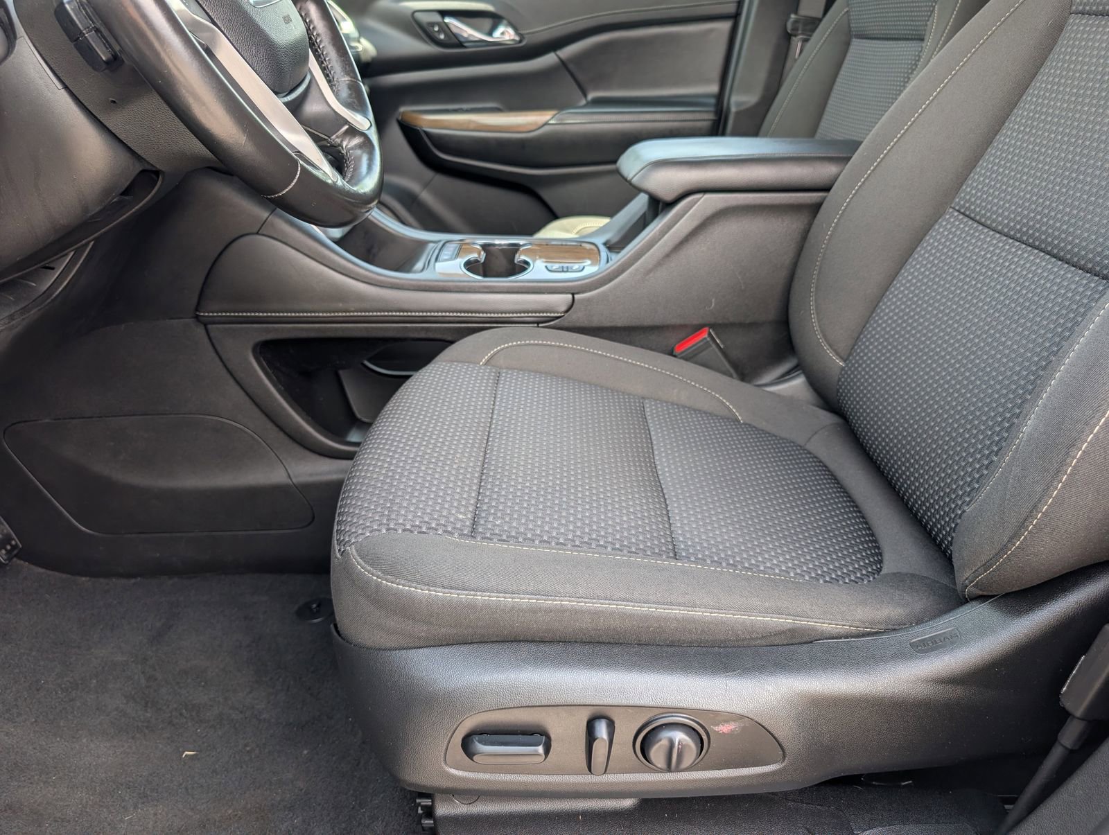 Used 2020 GMC Acadia SLE w/ Driver Convenience Package FWD image 15