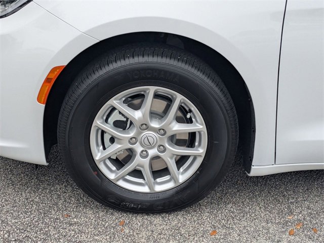New 2026 Chrysler Pacifica Select image 10