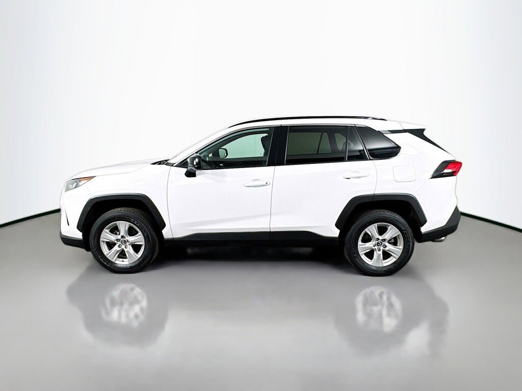 Used 2021 Toyota RAV4 LE image 2