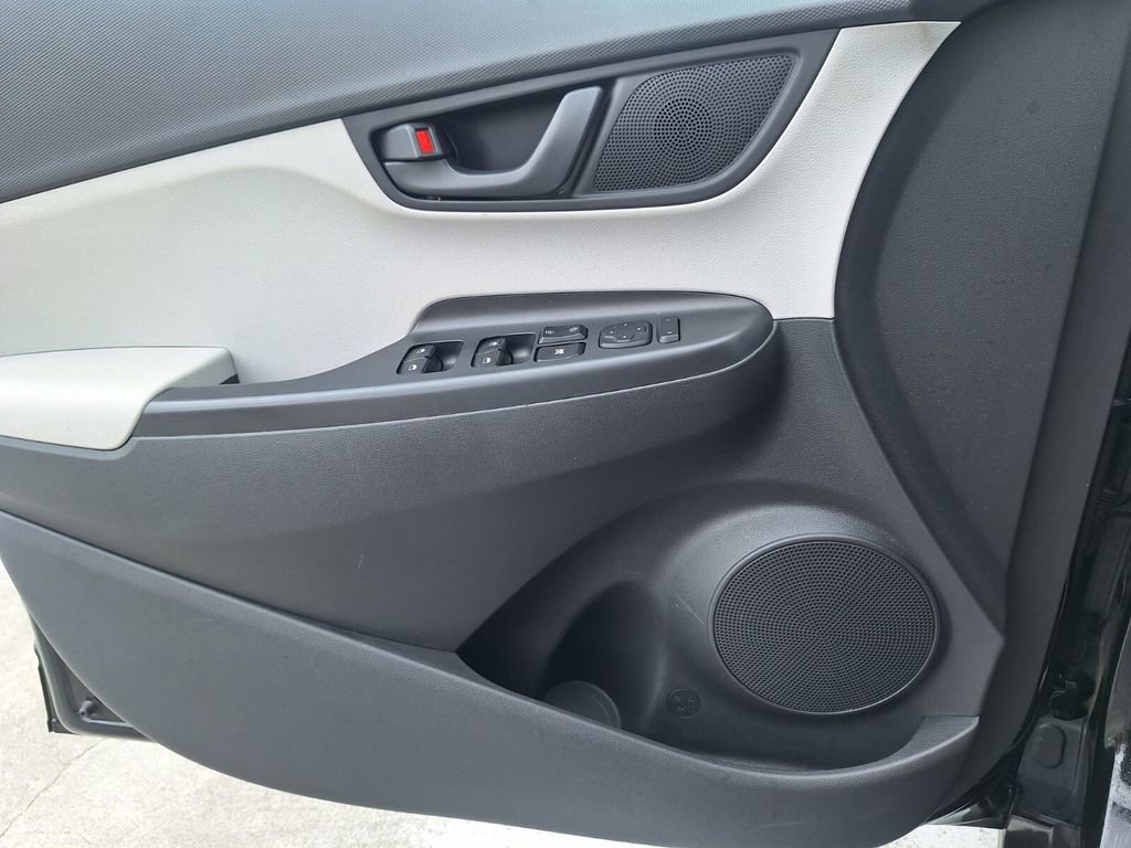 Used 2023 Hyundai Kona SE w/ Cargo Package image 21