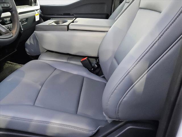 New 2025 Ford F450 XL w/ XL Chrome Package RWD image 13