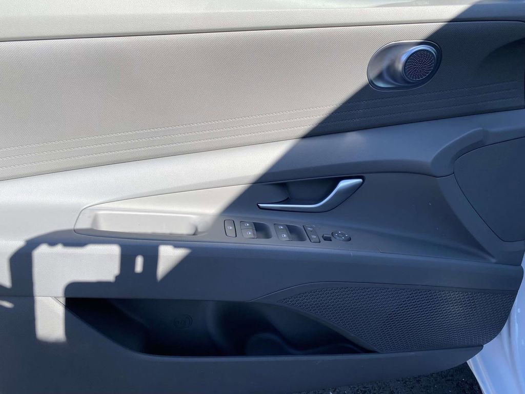 Certified 2026 Hyundai Elantra SE image 15