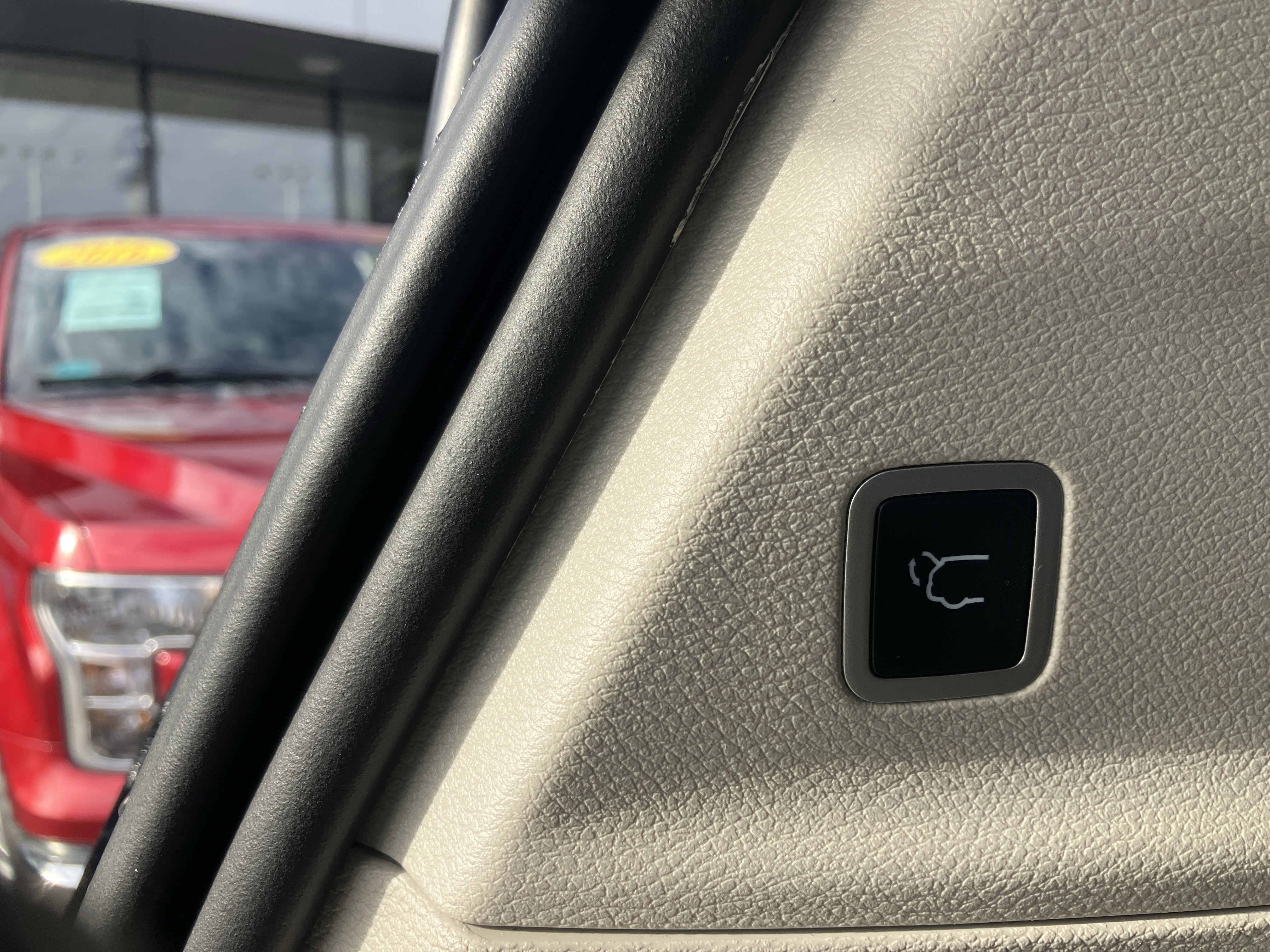 Used 2023 Chrysler Pacifica Touring-L image 15