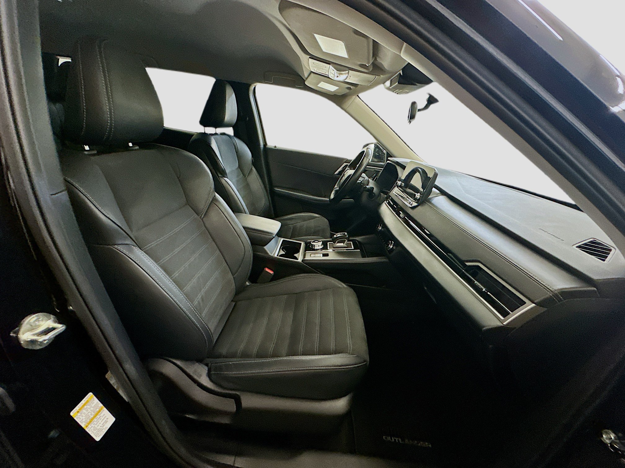 Used 2024 Mitsubishi Outlander SE AWD/4WD image 34