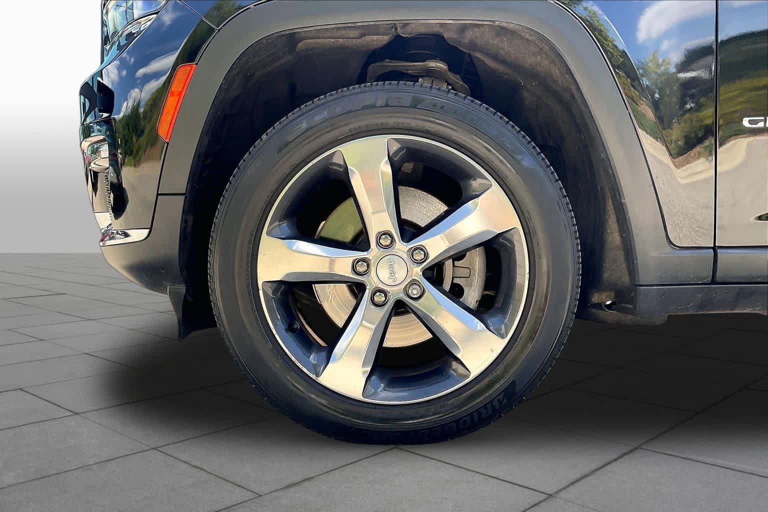 Used 2022 Jeep Grand Cherokee L Limited AWD/4WD image 10