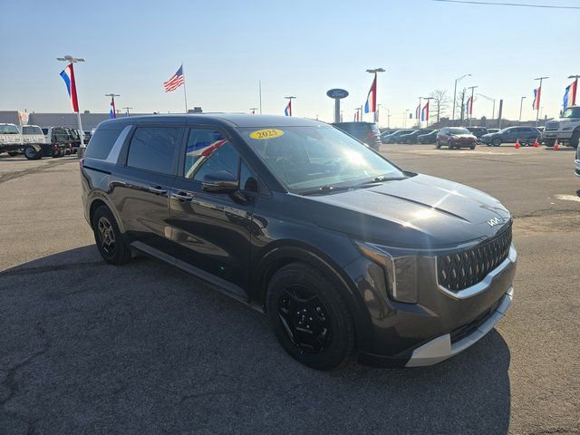 Used 2025 Kia Carnival image 3