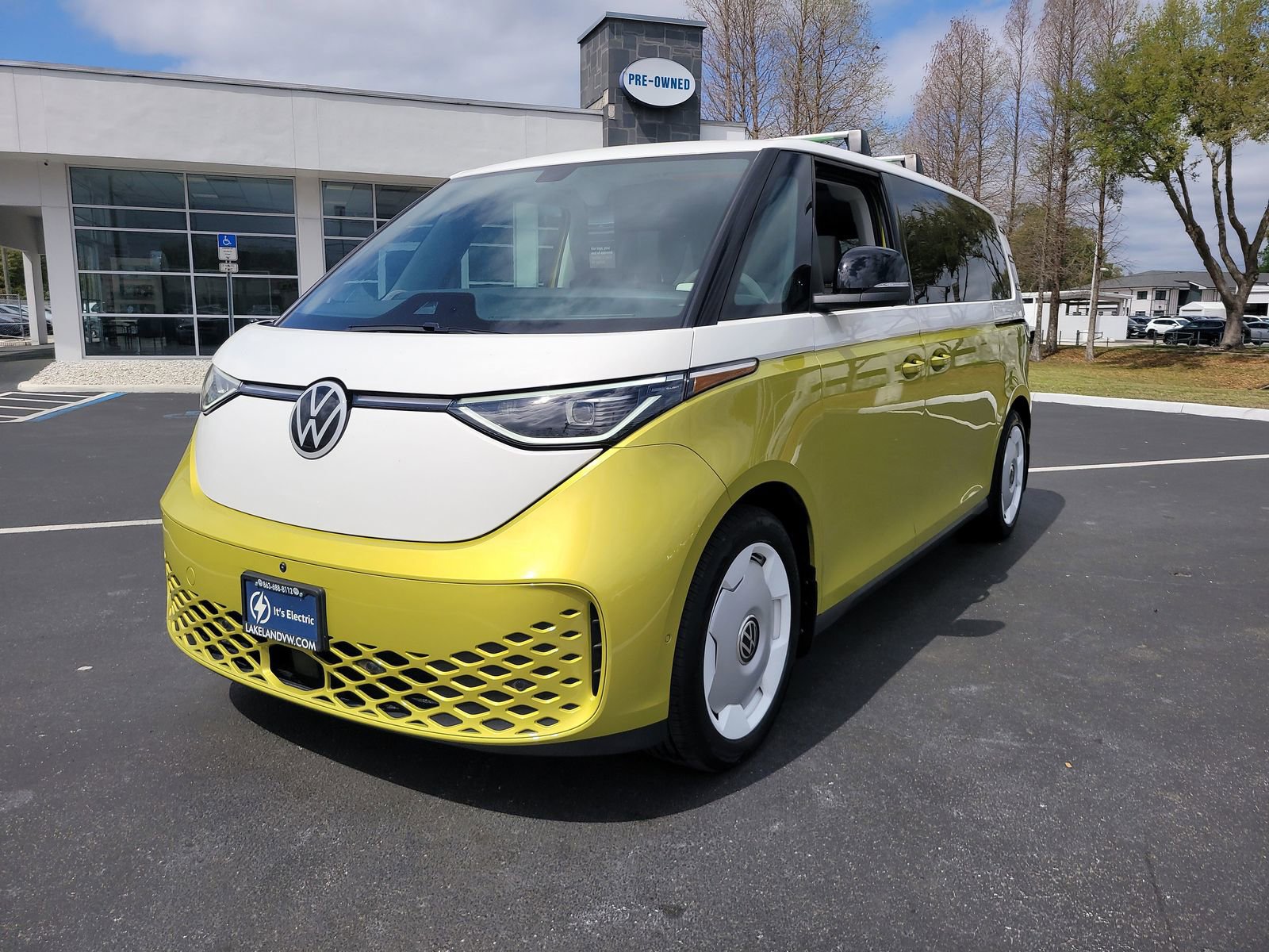 Certified 2025 Volkswagen ID. Buzz 1st Edition image 4