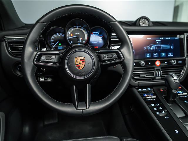 Certified 2025 Porsche Macan image 20