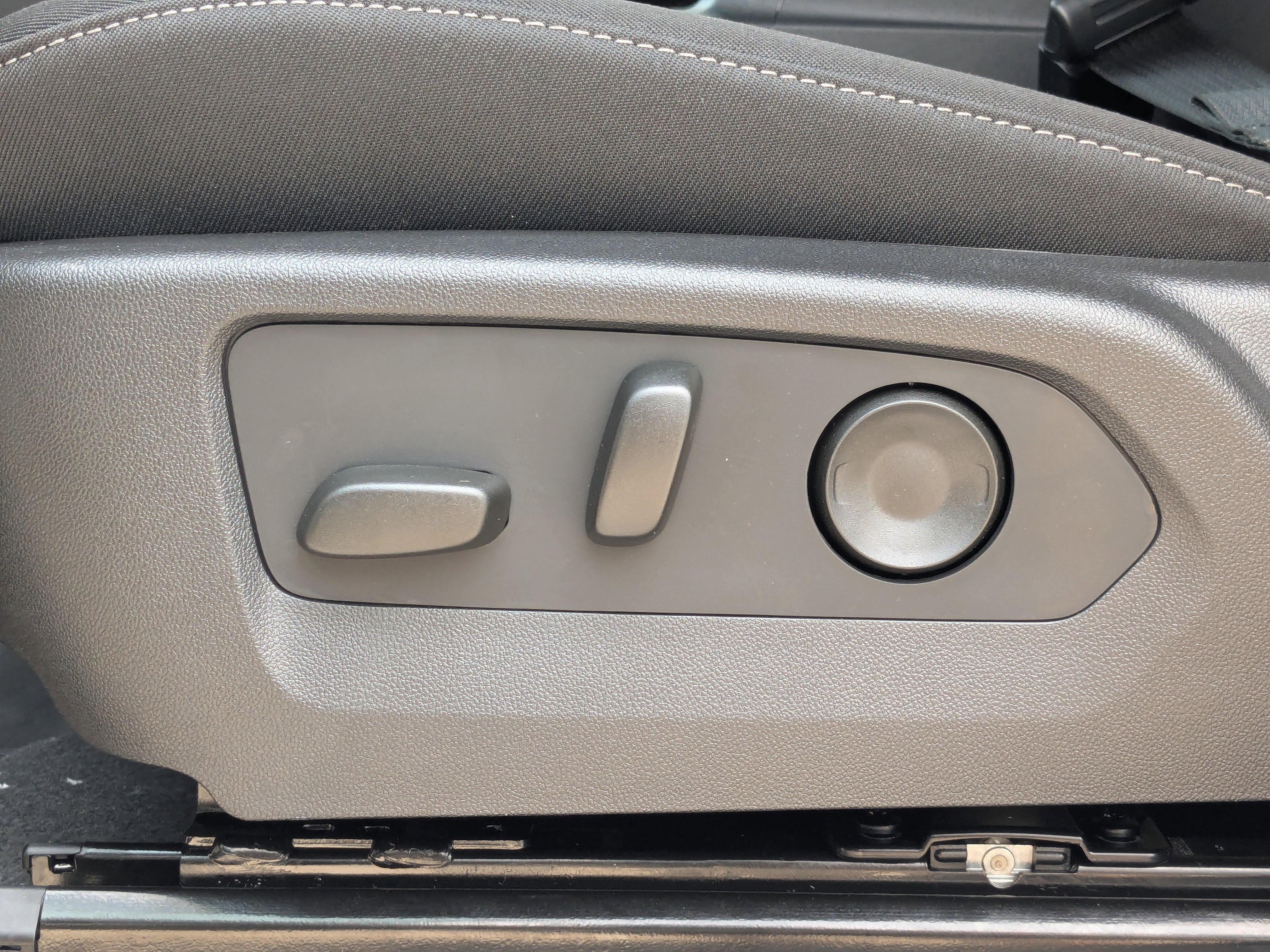 Used 2024 Chevrolet Colorado LT w/ LT Convenience Package II image 30