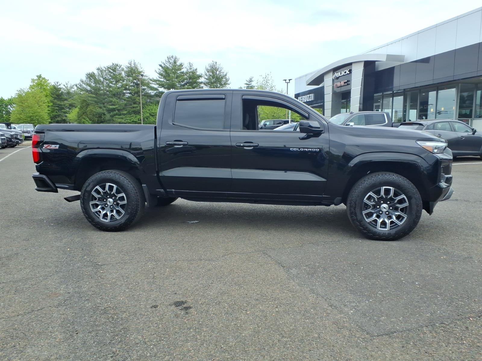 Used 2023 Chevrolet Colorado Z71 w/ Z71 Convenience Package 2 AWD/4WD image 2