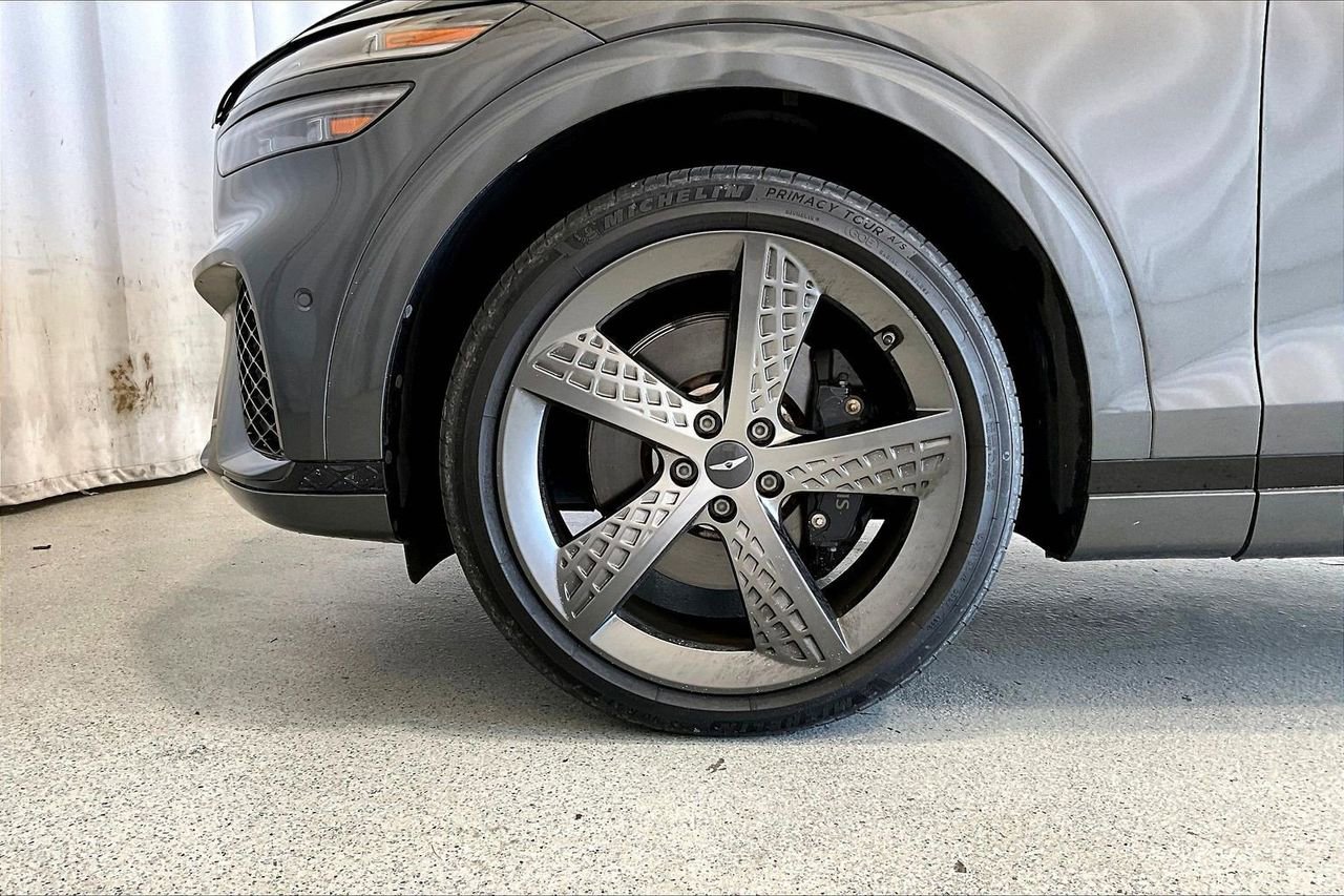 Used 2023 Genesis GV70 2.5T w/ Sport Prestige Package image 6