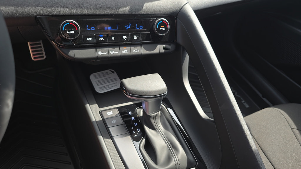 New 2026 Hyundai Elantra Sport FWD image 17