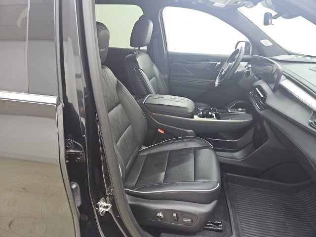 Used 2025 Buick Enclave Avenir w/ Super Cruise Package image 22