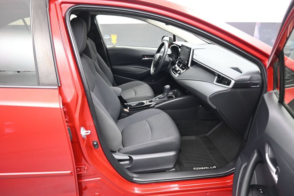 Used 2021 Toyota Corolla LE FWD image 39