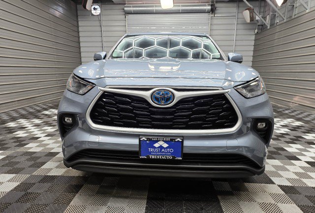 Used 2023 Toyota Highlander LE AWD/4WD image 4