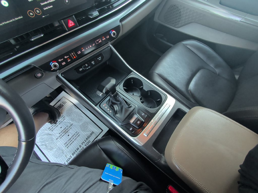 Used 2025 Kia Carnival FWD image 24