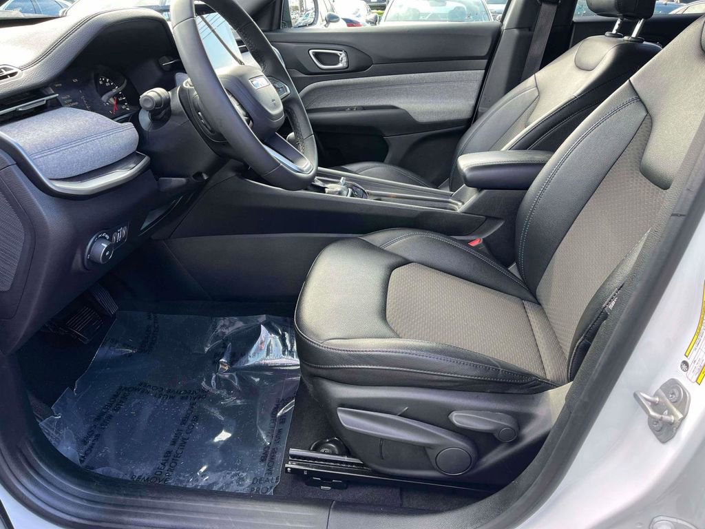 Used 2024 Jeep Compass Latitude AWD/4WD image 15