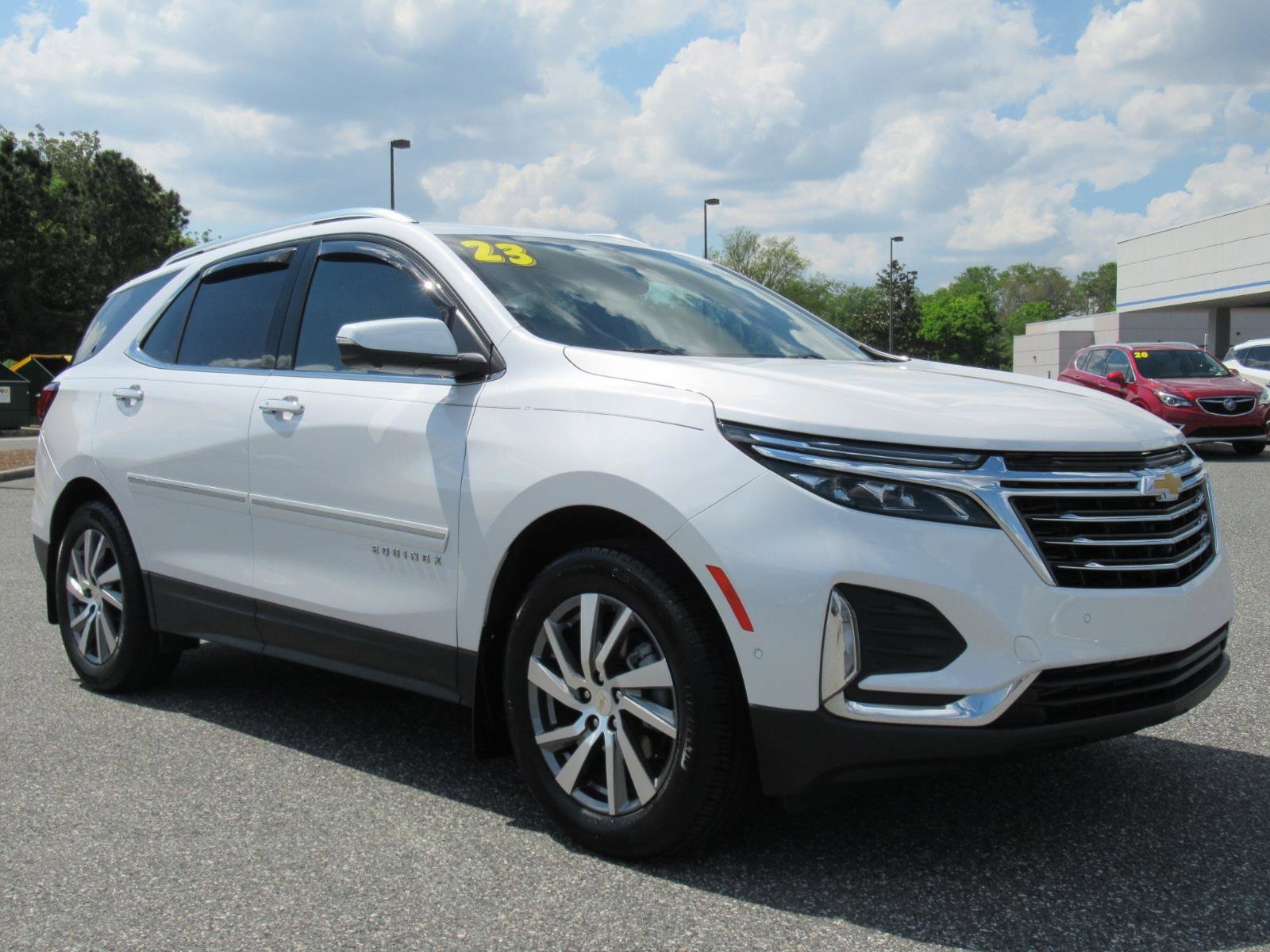Used 2023 Chevrolet Equinox Premier FWD image 1