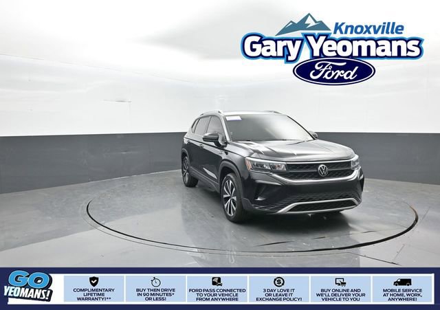 Used 2022 Volkswagen Taos SE image 1