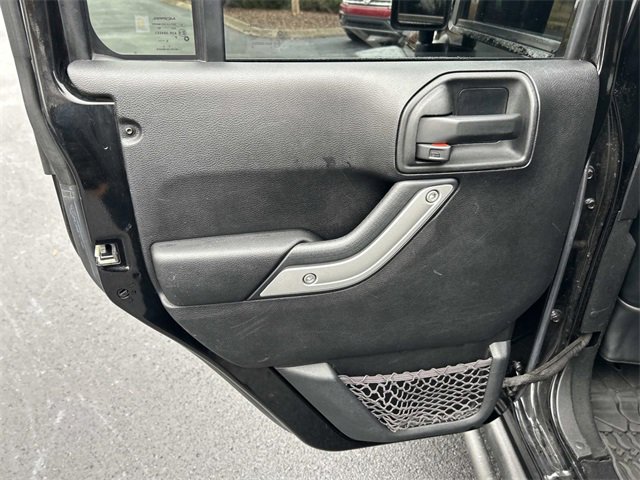 Used 2016 Jeep Wrangler Unlimited Rubicon image 17