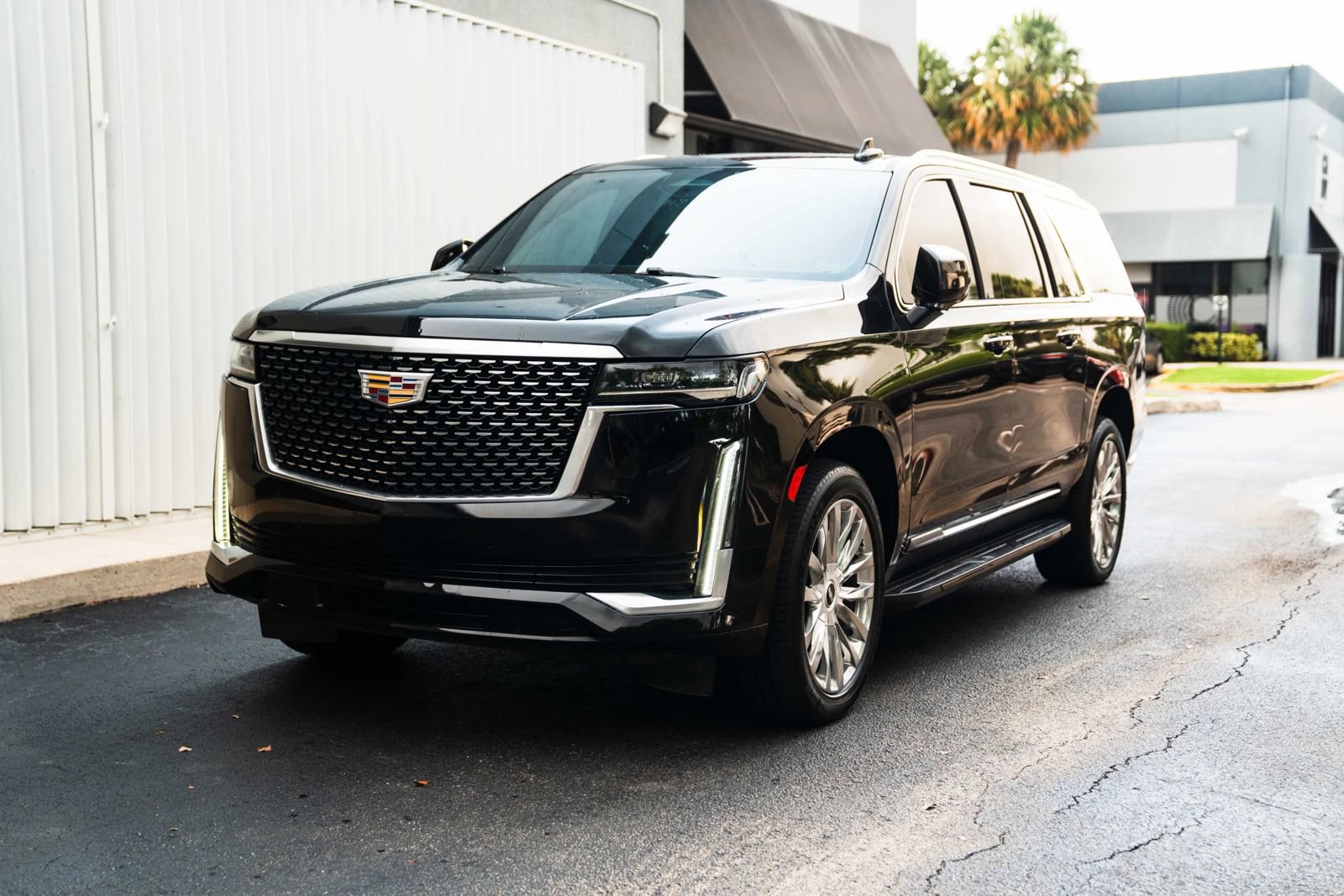 Used 2021 Cadillac Escalade ESV Luxury RWD image 3
