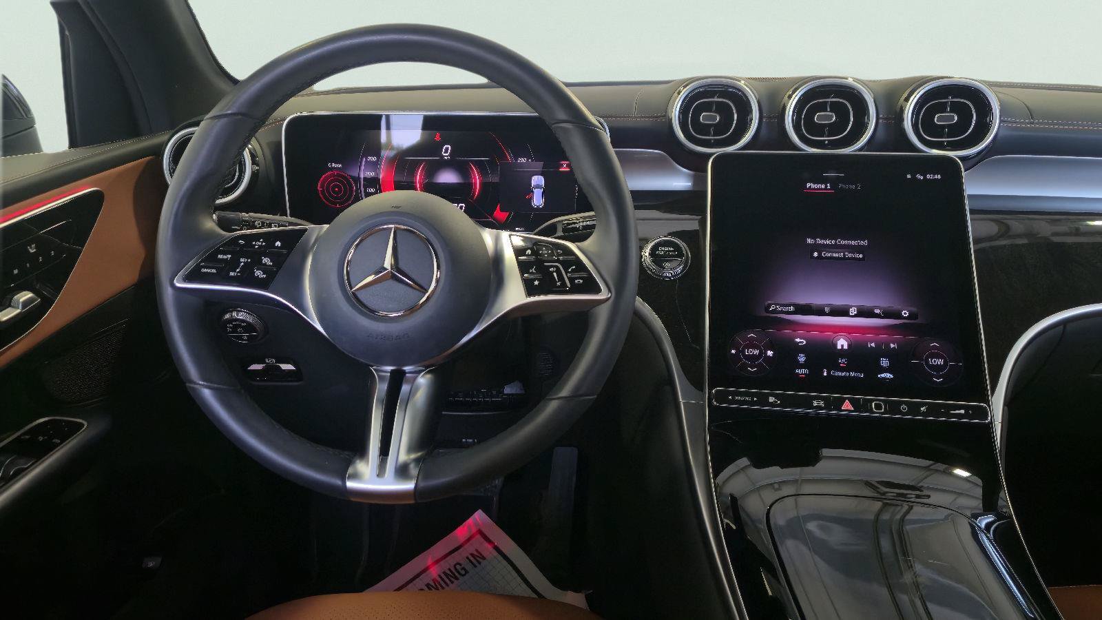 Used 2025 Mercedes-Benz GLC 300 4MATIC image 16