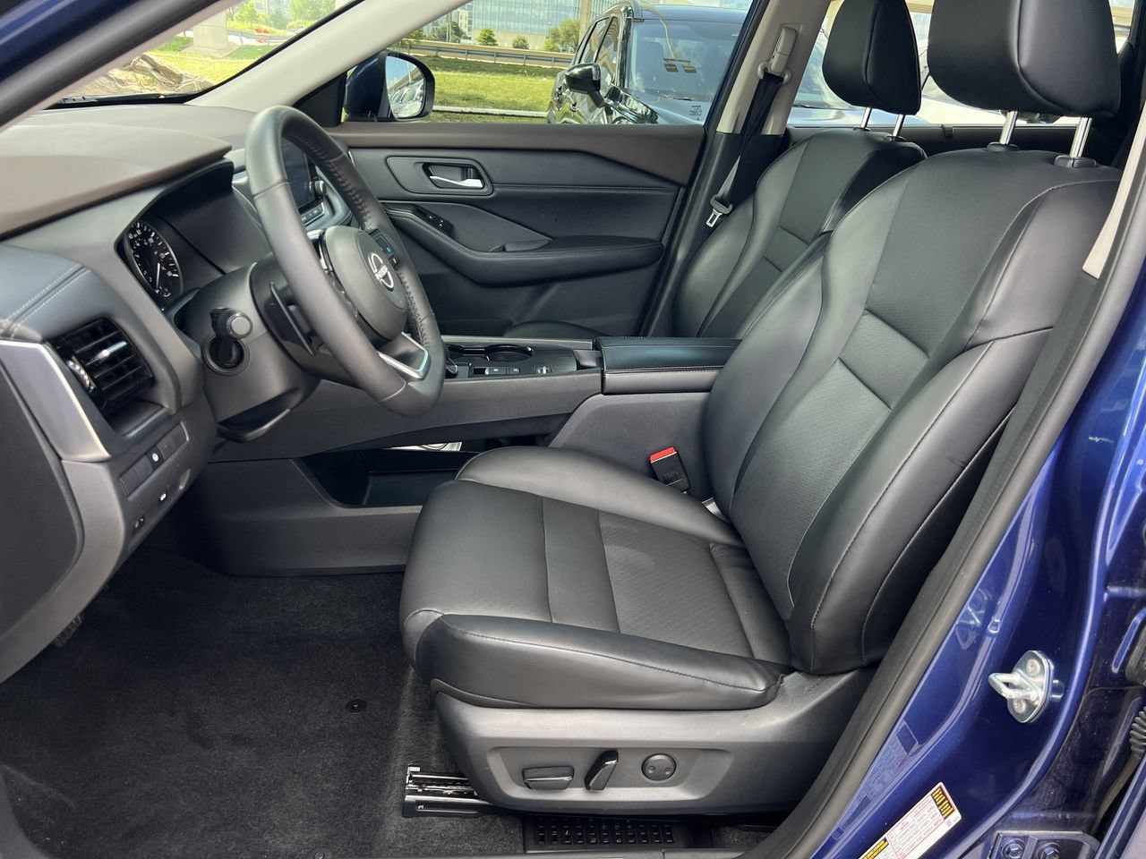 Used 2022 Nissan Rogue SV w/ SV Premium Package FWD image 20