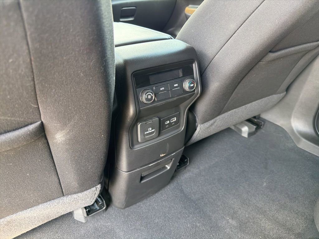 Used 2023 GMC Acadia SLE w/ Driver Convenience Package image 17