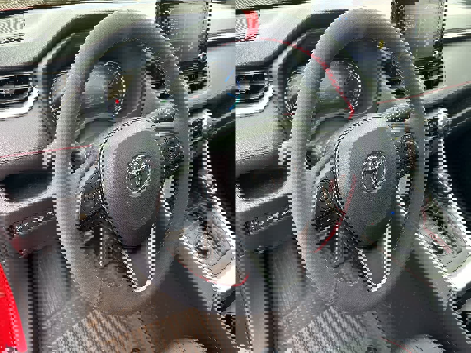 Used 2021 Toyota RAV4 SE w/ Weather & Moonroof Package image 41