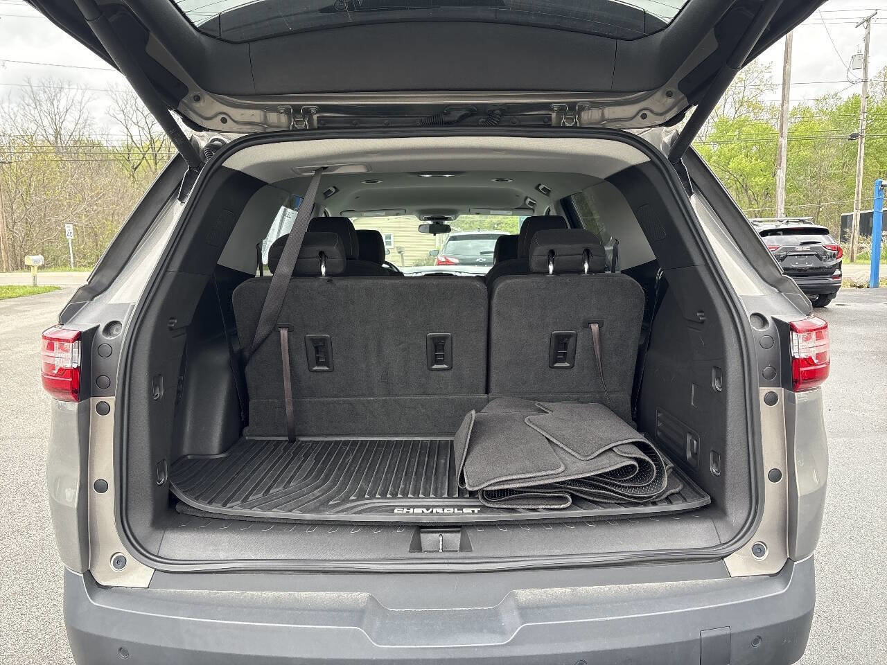 Used 2019 Chevrolet Traverse LT FWD image 19