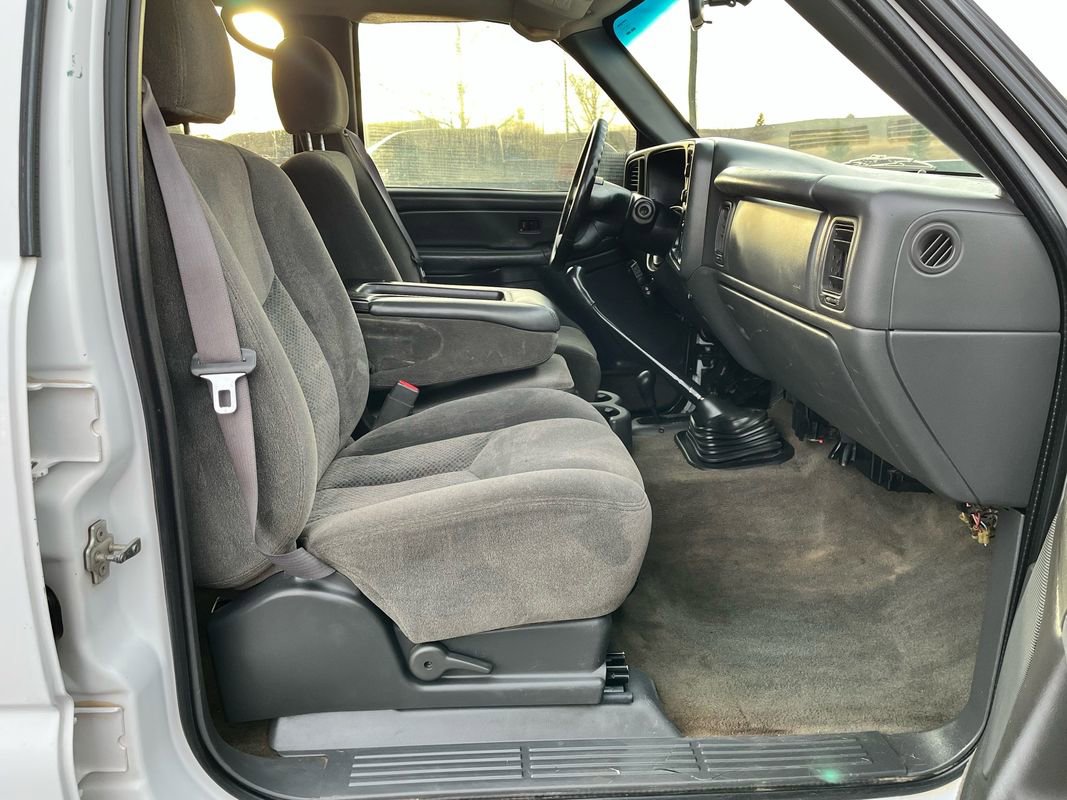 Used 2005 Chevrolet Silverado 3500 LS w/ Skid Plate Package image 22