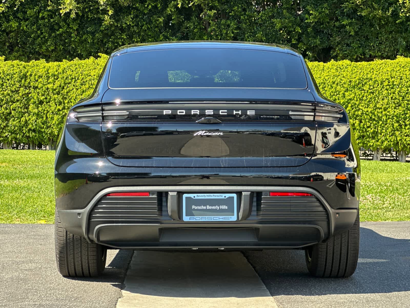 New 2026 Porsche Macan Electric RWD image 7